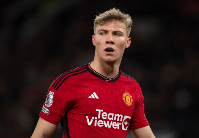 Manchester United legend prefers Liverpool star over Rasmus Hojlund in a swap deal