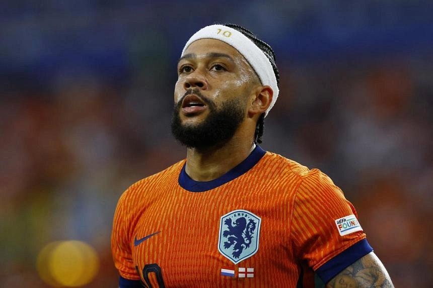 Netherlands manager decides to drop Depay for upcoming Nations League matches