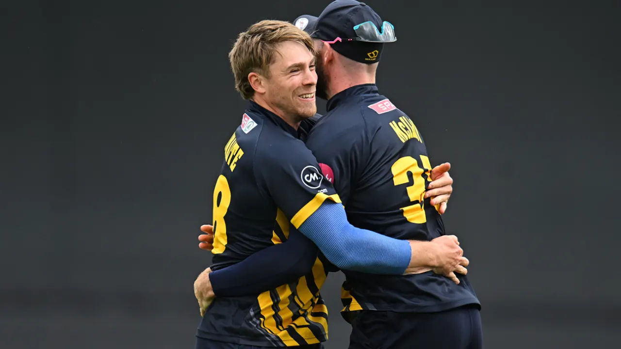 Dan Douthwaite powers Glamorgan to final as Warwickshire's hopes diminish