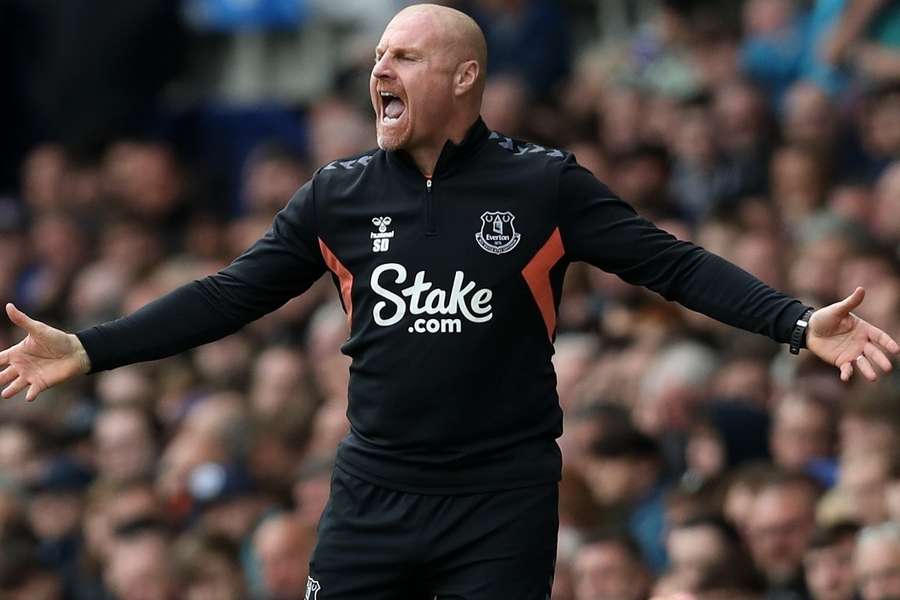 Everton manager Dyche reacts to Young jeers: He understands the nature of football fans - Ansser Sadiq