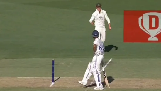 Yashasvi Jaiswal Challenges Marnus Labuschagne to Run Him Out, Takes Bold Stand Outside Crease in Perth Test