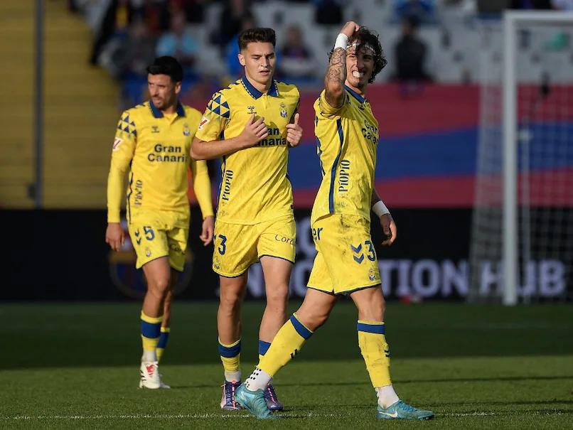 Surprise Victory: Las Palmas Upset La Liga Leaders Barcelona on Their 125th Anniversary