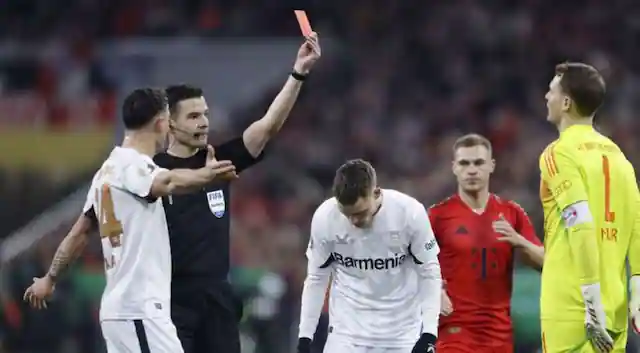 Manuel Neuer's Red Card: A First in 866 Games, Results in Two-Game German Cup Ban