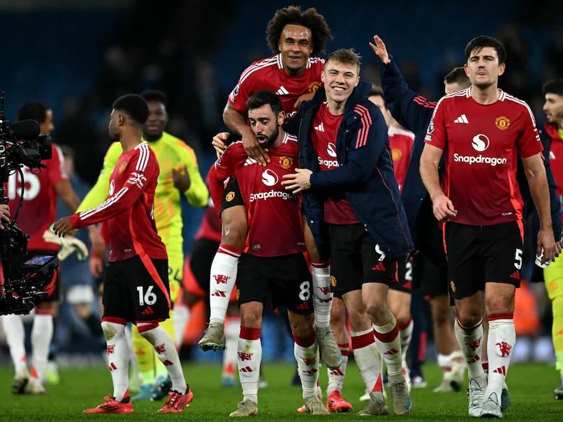 Manchester United Secure Thrilling Last-Minute Victory over Manchester City in Premier League